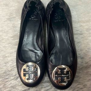 Tory Burch reva flats. Black with silver Tory Burch I don’t wear silver. Size 9